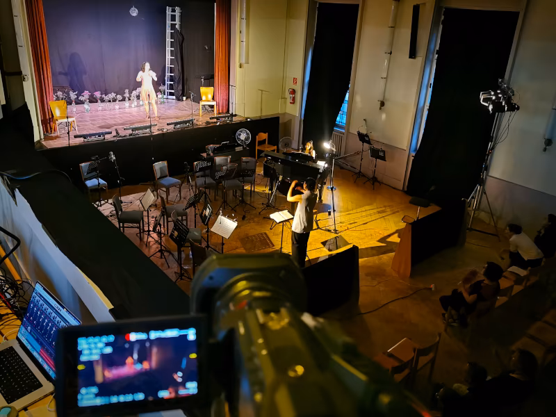 Probensession von Dramatic Voices mit kombinierter Video- und Audioaufnahme