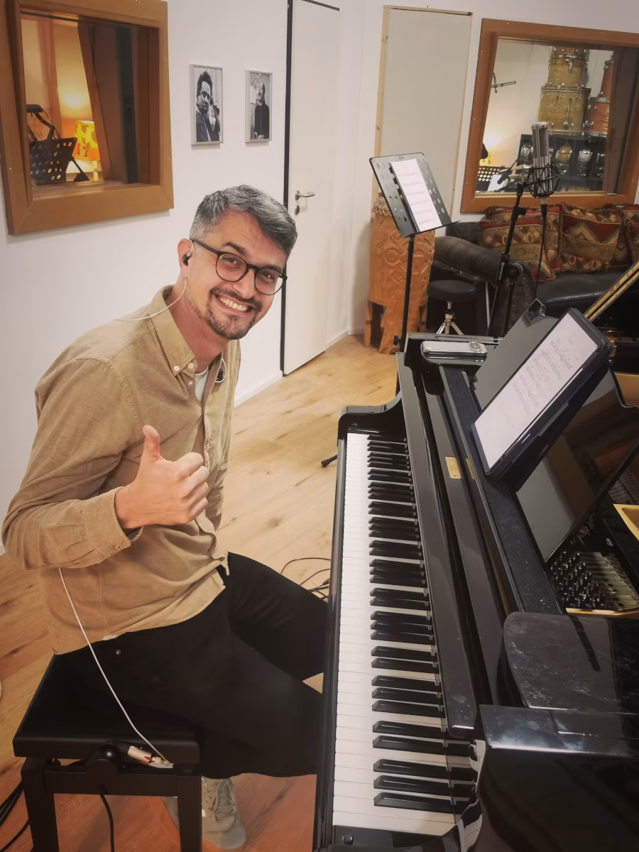 Felix Mross — piano — Matthew Liebeck Quartet at Hot Milk Studio