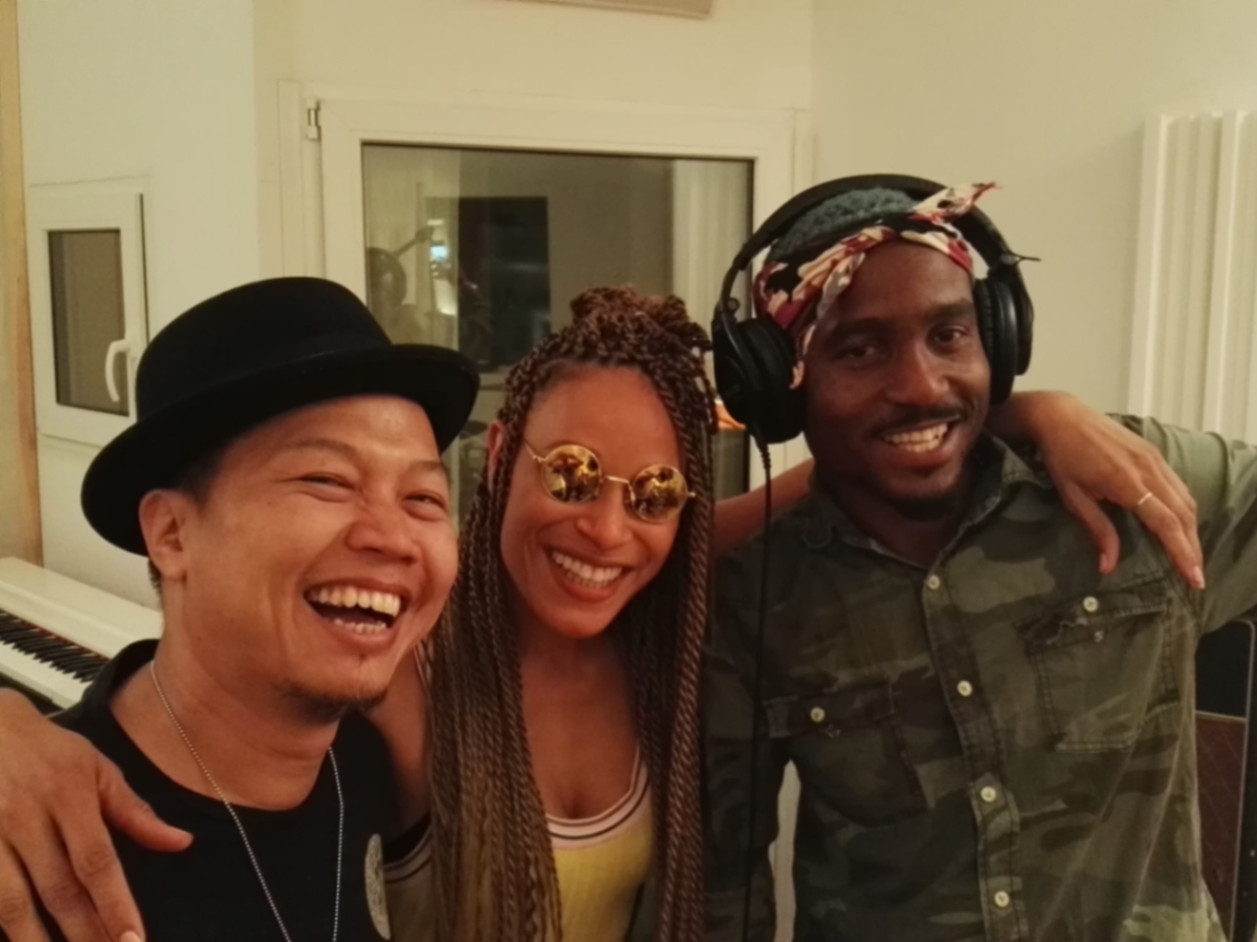 Sandhy Sondoro, Oceania und Crazy Hype im Hot Milk Studio 1.0