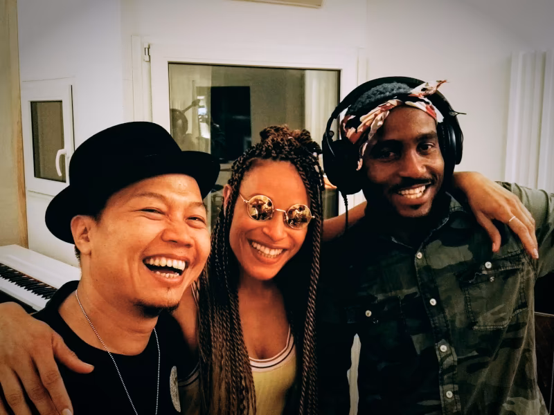 Sandhy Sondoro, Oceania und Crazy Hype im Hot Milk Studio 1.0