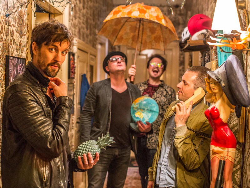 Die Hot Milk Crew — Rob Sartorius, Leon Schurz, Benedikt Stehle und Robert Cummings