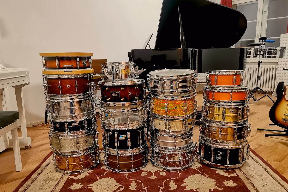 Auswahl an Snare Drums im Hot Milk Studio.