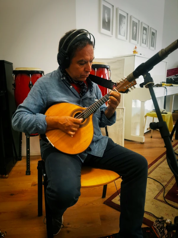 Antonio Restucci recording mandolin at Hot Milk Studio Berlin.