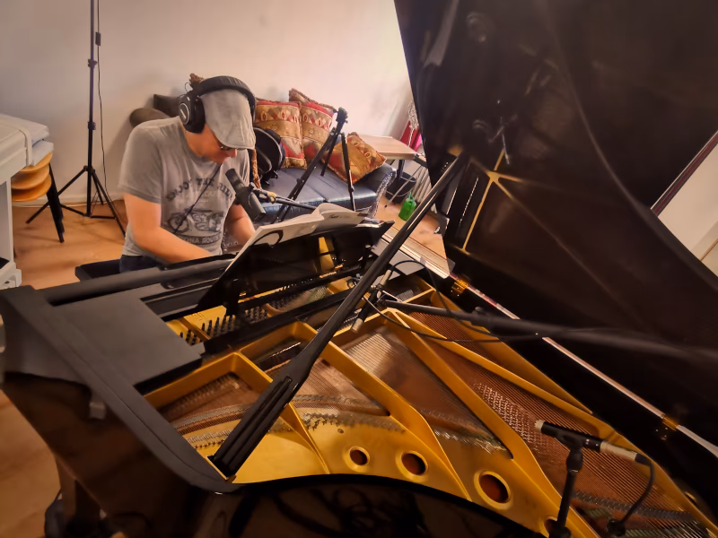 Matth Reischl on piano and vocals at Hot Milk Studio Berlin
